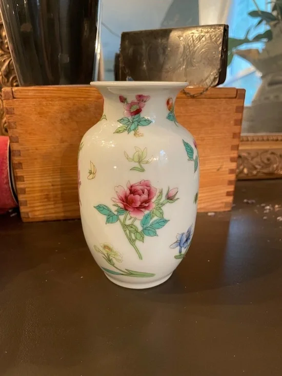 Chinese Vintage Vase Flower & Butterfly Design 1970s Ceramic - Picture 1 of 6